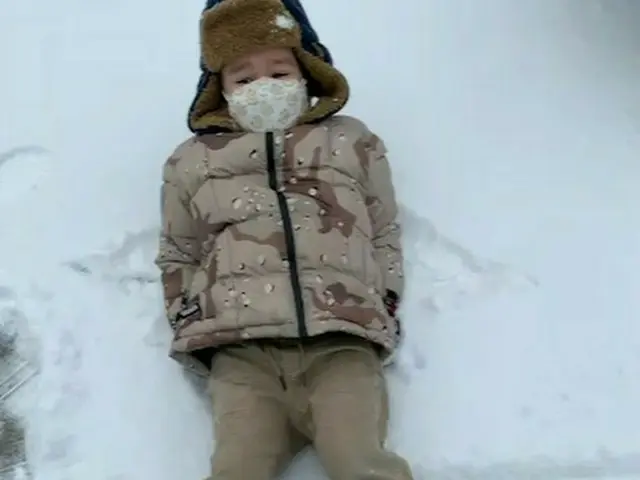ウィリアムくん、.雪の上でスノーエンジェルを完成（動画あり）