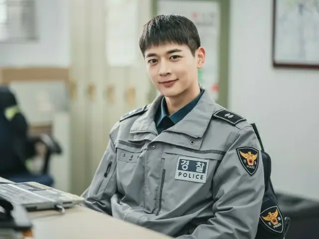 「SHINee」ミンホ、「都会の男女の恋愛法」で素敵な巡査制服ビジュアル…派出所の妖精♥
