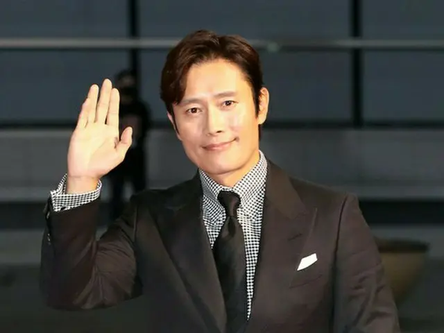 俳優イ・ビョンホンの公式ファンクラブ、デビュー30周年を記念し低所得層児童ために2000万ウォン寄付