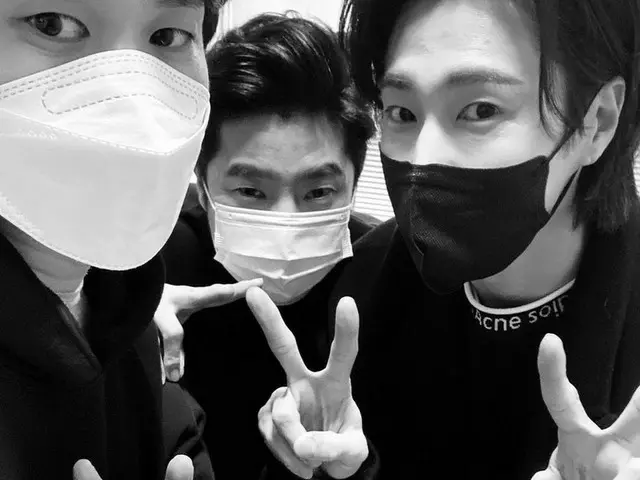 「Epik High」TABLO＆Tukutz、同じ日にカムバックする「東方神起」ユンホと仲良くスリーショット