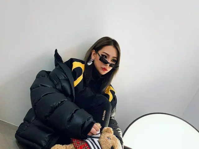 CL、ガールクラッシュだけじゃない?!…テディベアとかわいいポーズ