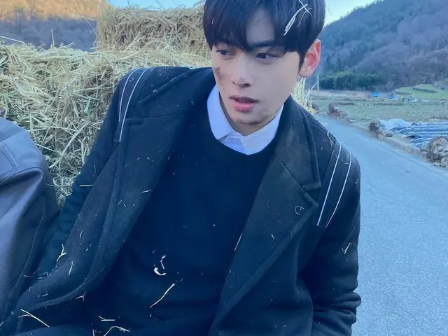 「ASTRO」チャ・ウヌ、わらまみれでも汚れててもイケメンな“顔の天才”