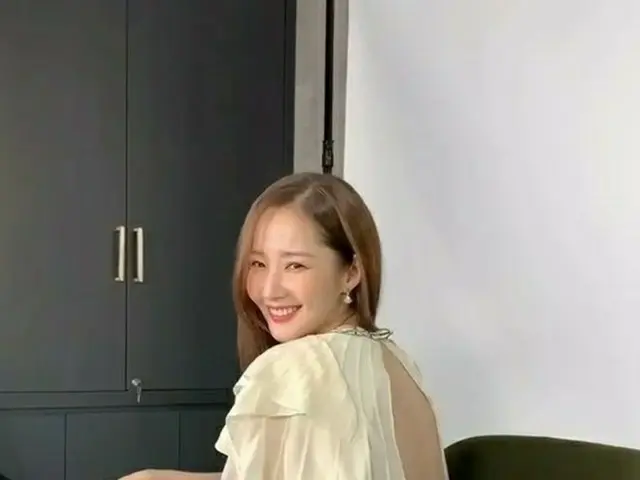女優パク・ミニョン、背中の開いたワンピースで清純＆セクシー女神美貌（動画あり）