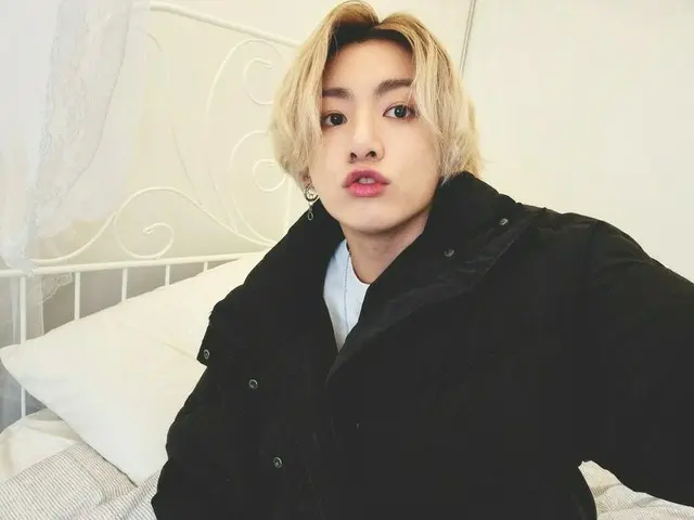 「BTS（防弾少年団）」ジョングク、唇突き出して金髪セルフィーにARMYキュンキュン