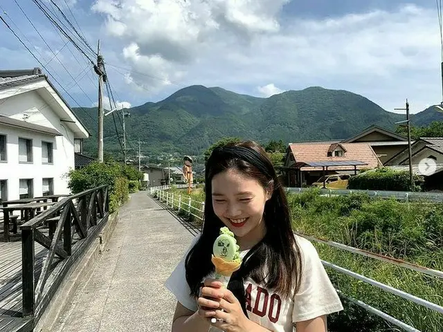 「OH MY GIRL」ヒョジョン、過去の思い出写真を見返してヒーリング中