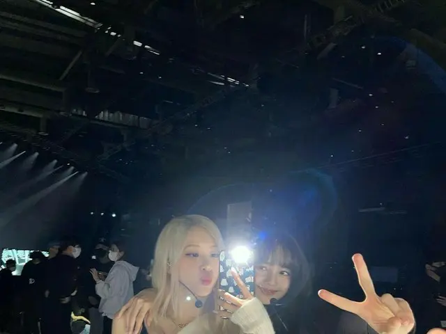 「BLACKPINK」ロゼ＆リサ、“スーパースター”のカリスマ