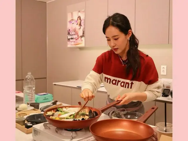 「少女時代」ユリ、料理も上手だね…さわやかなビタミン100%充電!!