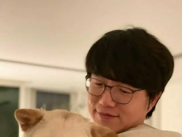 ソン・シギョン、子犬を抱いて優しい笑顔“僕は目がないね”