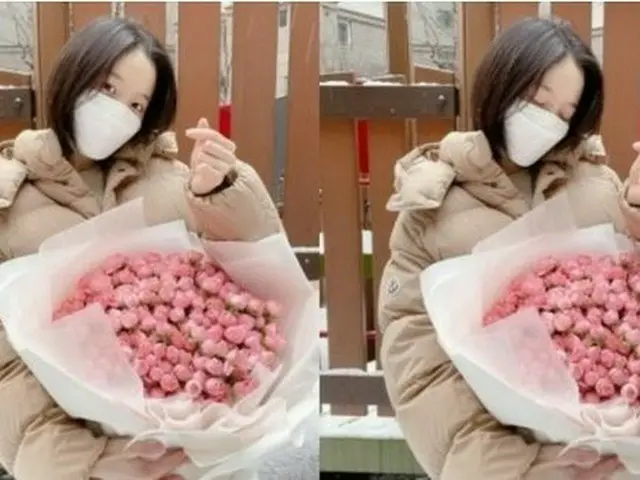 女優カン・ハンナ、誕生日迎える…お祝いの花束を抱えて感謝のポーズ