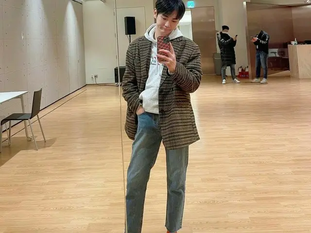 「SHINee」Key（キー）、練習室でミラーセルフィー…今日（31日）のオンラインライブが楽しみ❤