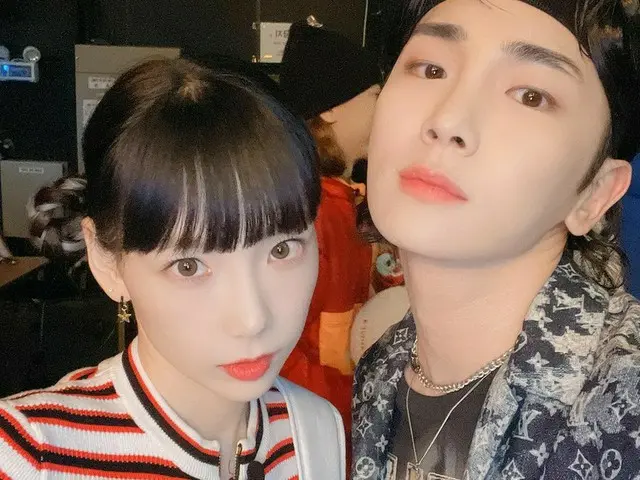 「SHINee」Key（キー）、「少女時代」テヨンとのビハインドショット公開…「驚きの土曜日」