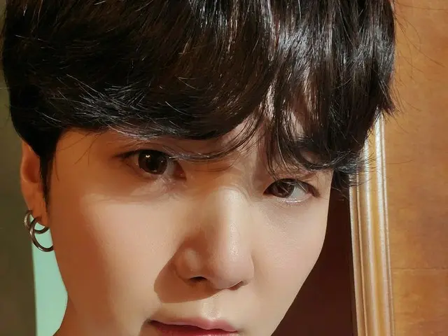 「BTS（防弾少年団）」SUGA、どアップショットでARMYたちに近況報告“ハハハッ”