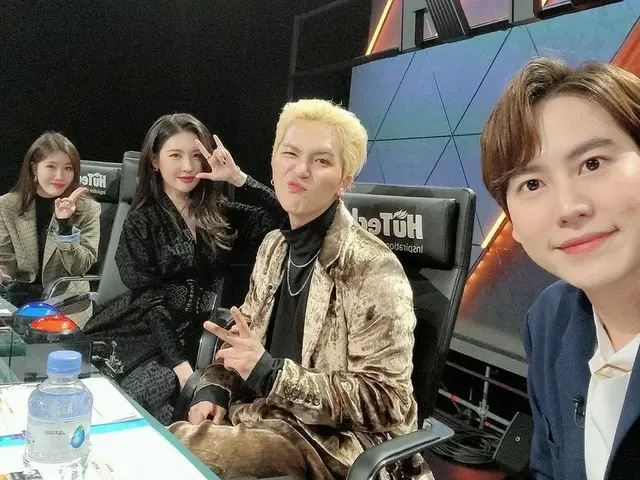 「SUPER JUNIOR」キュヒョン、「シングアゲイン」の審査委員とイ・スンギの写真を大放出!!