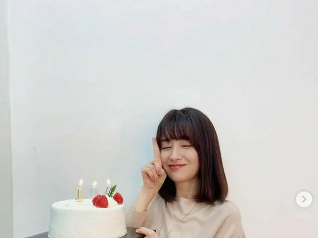 女優パク・ハソン、DJ務めるラジオ番組が聴取率1位！…嬉しいお祝いショット公開