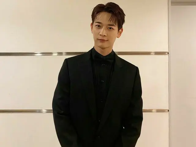 「SHINee」ミンホ、まぶしいブラックスーツ姿…「青龍映画賞」にプレゼンターとして参加