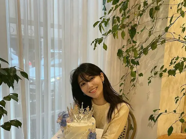 「少女時代」スヨン、ティアラかぶって誕生日をお祝い“たくさんのお祝いと愛、どうしていいか分からならない”