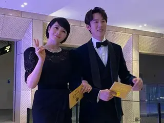 俳優ユ・ヨンソク、キム・ヘスやイ・ビョンホンとまぶしいビジュアルツーショット