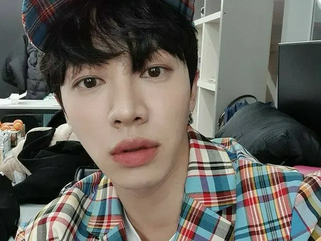「Highlight」イ・ギグァン、超絶イケメン…至近距離ショットで証明…ユン・ドゥジュンがコメントも