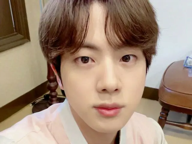 「BTS(防弾少年団)」ジン、まるで王子様！旧正月に爽やかな韓服姿でファンを魅了！