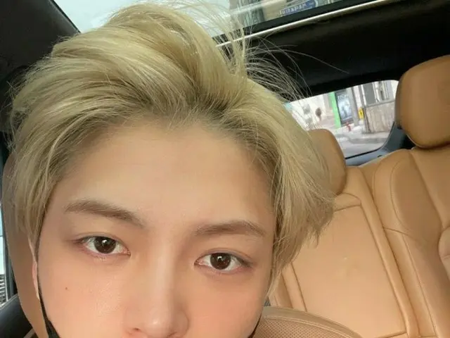 キム・ジェジュン、直視できな超接近アイコンタクトで旧正月の挨拶…“健康な一年にしましょう”