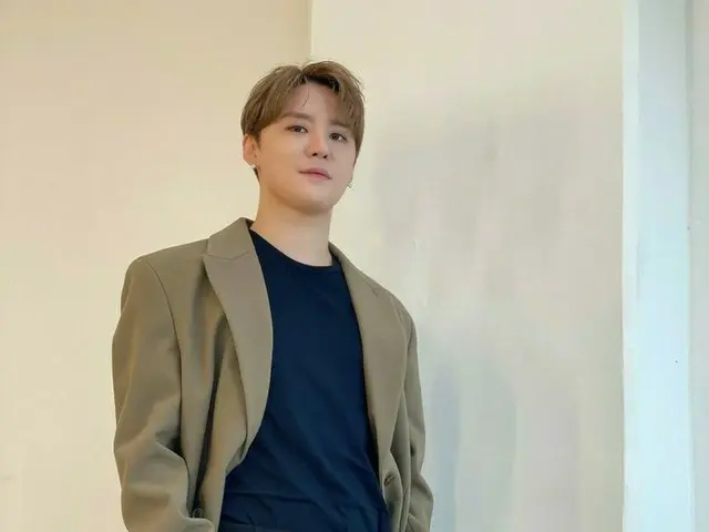 キム・ジュンス、「ミストロット2」収録待機中の様子を公開…反則級の可愛さにファン歓喜（動画あり）