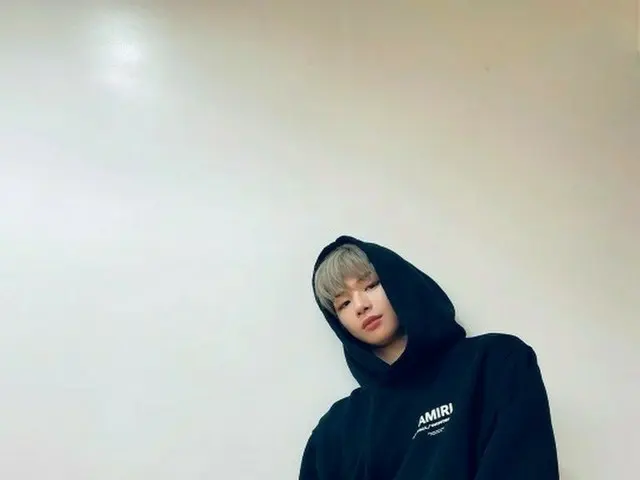 「WANNA-ONE」出身カン・ダニエル、フード被って幻想的な雰囲気爆発…温かいビジュアル誇示