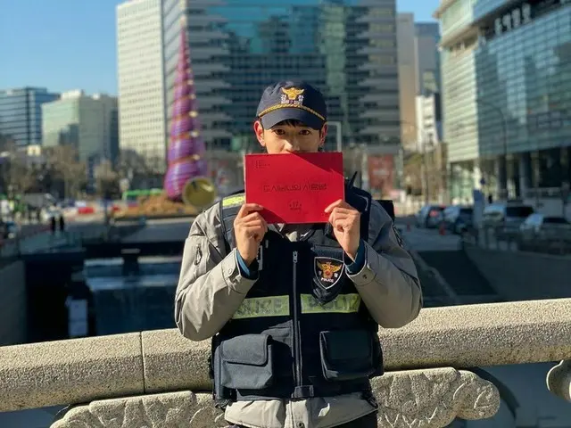 「SHINee」ミンホ、警察官の制服姿を大放出!!