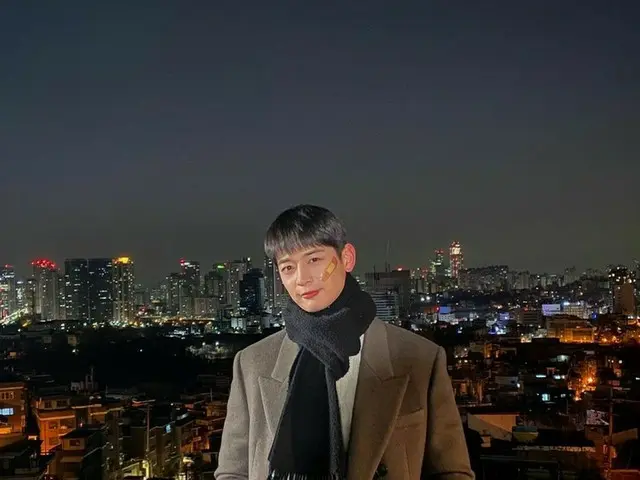 「SHINee」ミンホ、オ・ドンシク巡査の私服姿で“good bye. lovestruck in the city”