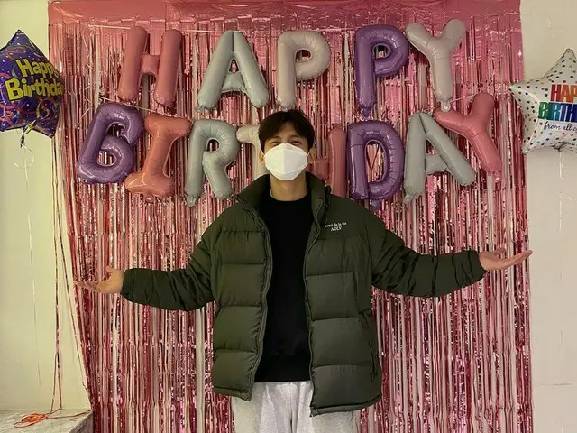 「東方神起」チャンミン、誕生日祝いのお返しにセルフィー放出!!