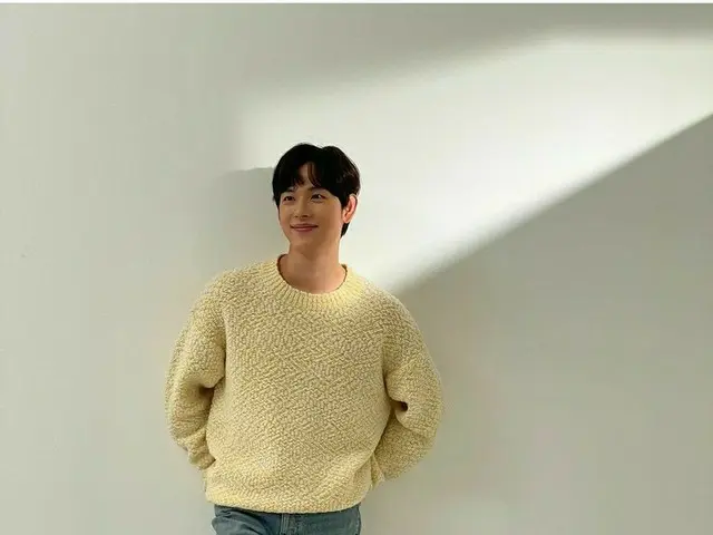 俳優イム・シワン、はにかむ笑顔が視線を引くグラビア公開