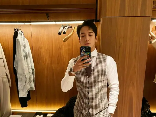 「CNBLUE」ジョン・ヨンファ、片手をポケットに入れてダンディな雰囲気…新しいキャラクターの姿であいさつ