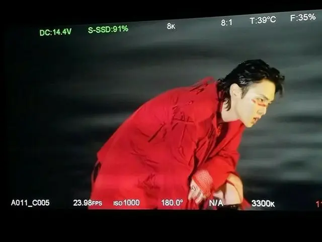「SHINee」Key（キー）、強烈なレッド＆ブラック（動画あり）
