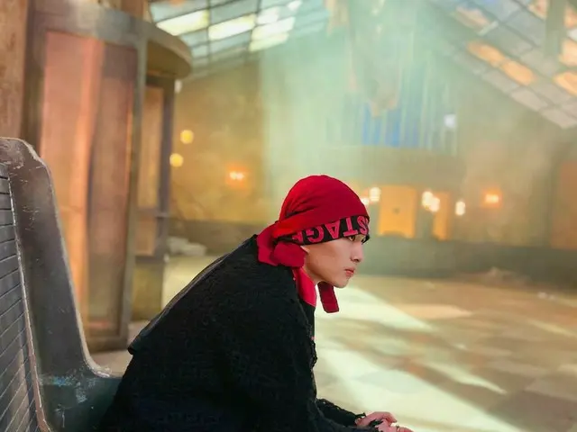 「SHINee」オンユ、MV撮影時のビハインドカットを公開…“Key（キー）が撮ってくれた”