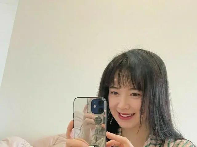 ク・ヘソン、パジャマを着てオンライン授業受講する大学生のほほ笑み