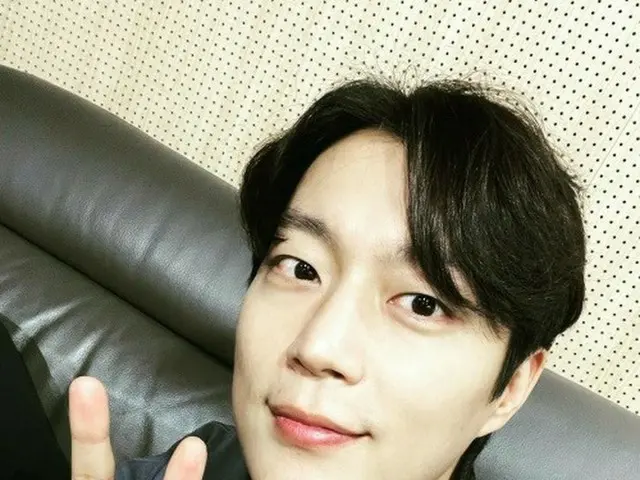 「Highlight」ユン・ドゥジュン、毎日撮りたくなるビジュアル…イケメンが限度超過