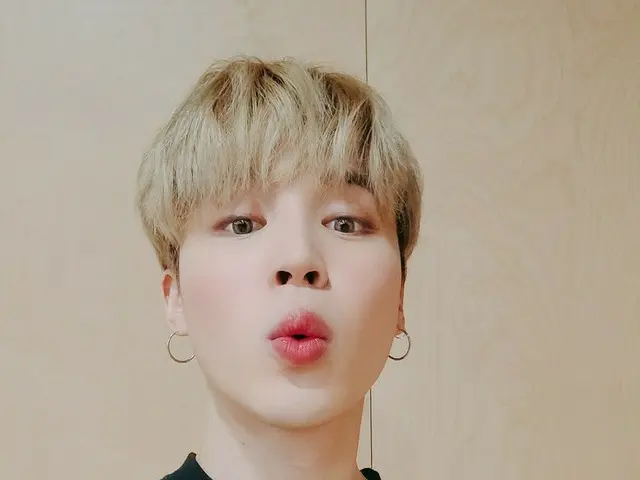 「BTS（防弾少年団）」ジミン、人間ビタミンのようなかわカッコいいセルフィー“楽しい一日を過ごしてください”