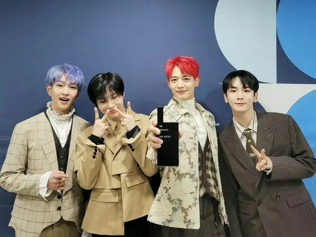 「SHINee」、「人気歌謡」「Don't Call Me」1位記念ショットを公開!!