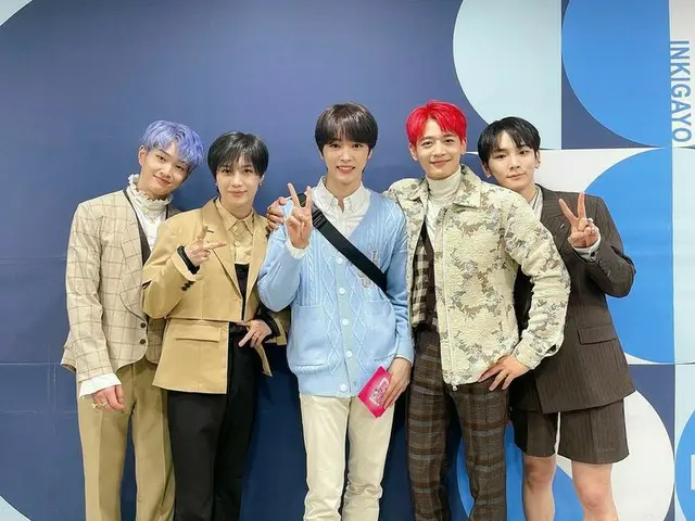 「NCT」ソンチャン、「SHINee」先輩と「人気歌謡」MCデビュー記念ショット