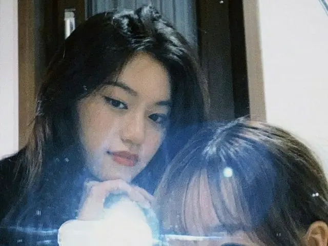 「Weki Meki」チェ・ユジョン＆キム・ドヨン、同じ年の親友コンビのセルカ遊び