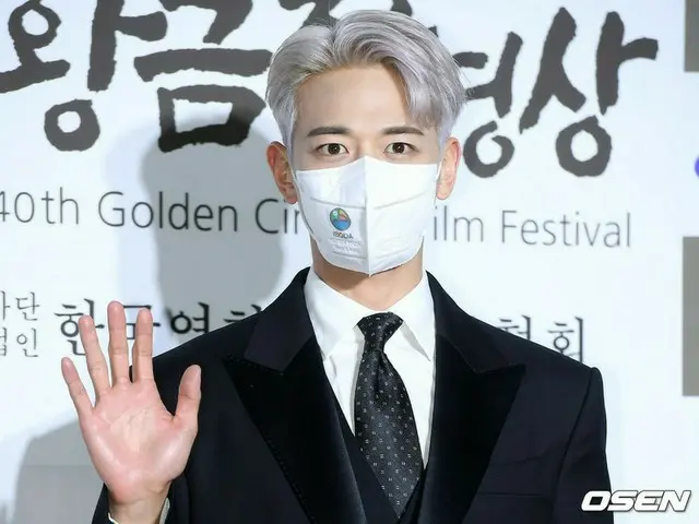 【フォト】「SHINee」ミンホ、第40回黄金撮影賞の授賞式に出席…シルバーヘアもよく似合う