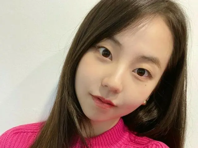 元「Wonder Girls」アン・ソヒ、ピンクのニットで花のような美貌…清純さ満点