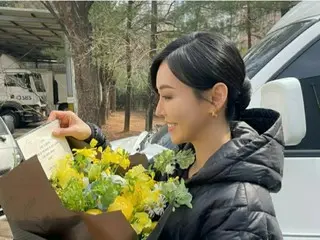 キム・ソヨン、夫♥イ・サンウから撮影現場に花束とプレゼントが届き感激