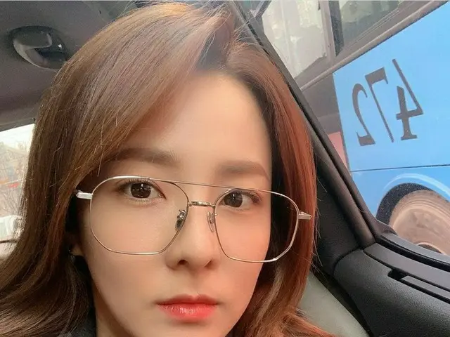元「2NE1」DARA、個性的なメガネもお似合い…爽やかなビジュアルで視線を釘付け