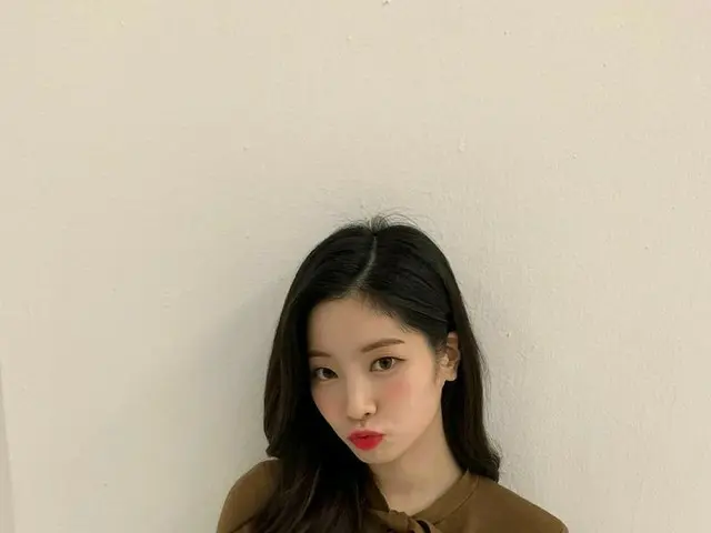 「TWICE」ダヒョン、ラブリーな日常…ハイブランドバッグかけて明るい笑顔
