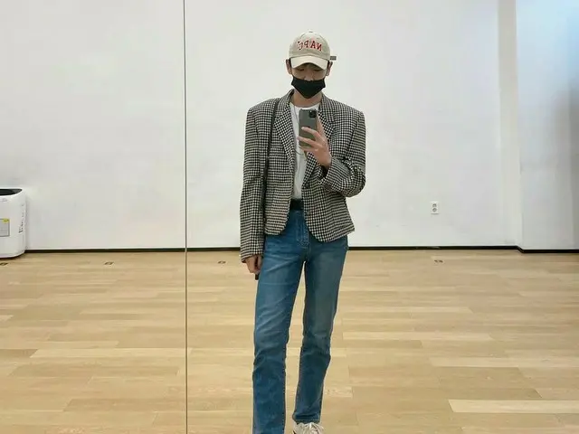 「SHINee」Key（キー）、ミラーセルフィーの達人…足が長く見える上級テクニック