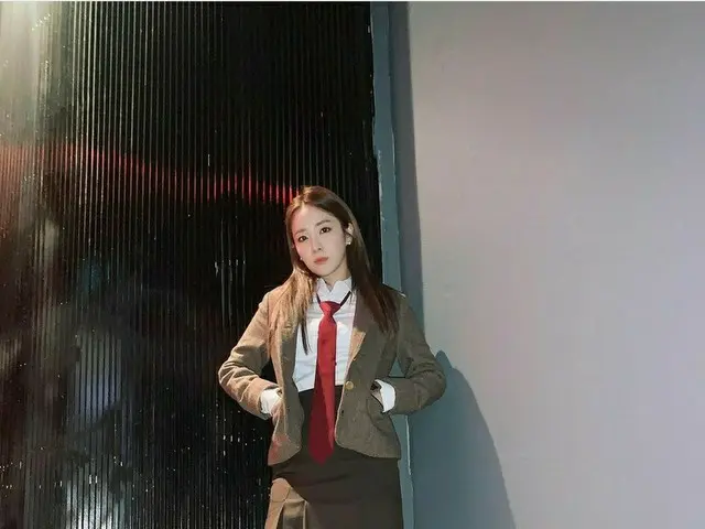 元「2NE1」DARA、制服ショットに視線が集中…37歳とは信じられないビジュアル