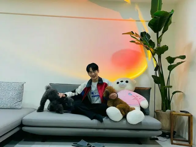 「SHINee」Key（キー）、かわいい愛犬＆ウィルスンと幸せな笑顔