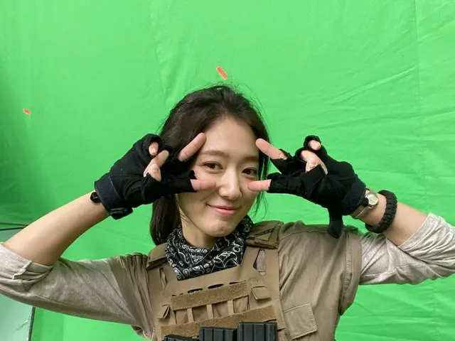 女優パク・シネ、すっぴんも美しい女戦士ビジュアル