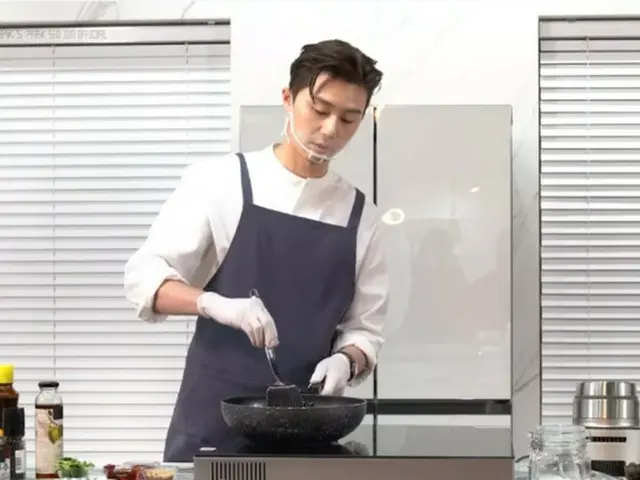 パク・ソジュン、料理する姿もグラビア…優しさとウィットとセンスの3拍子揃った完璧な姿（動画あり）