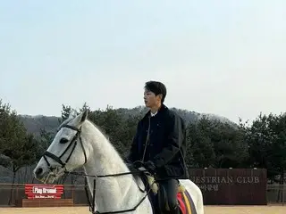 俳優ソン・ジュンギ、現実版白馬に乗った王子様（動画あり）